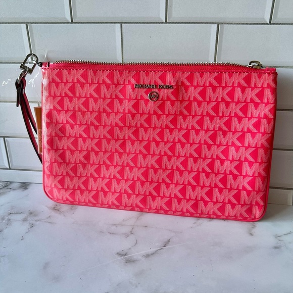 Michael Kors JetSet Geranium Wristlet Great 🎁 Card Slots Inside Beautiful Color - Picture 1 of 3